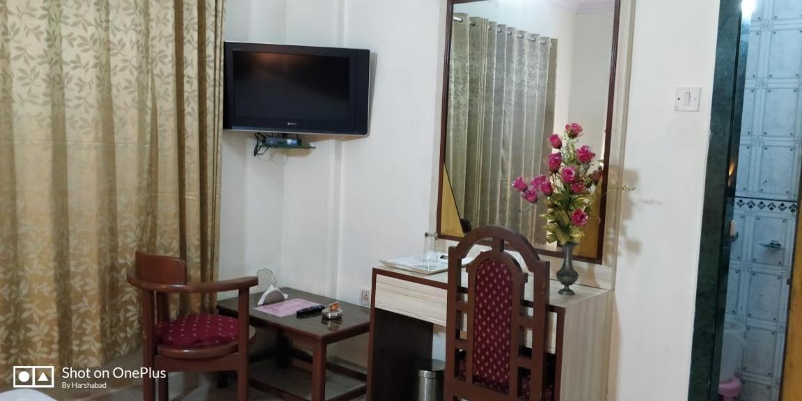 Hotel The Amol
